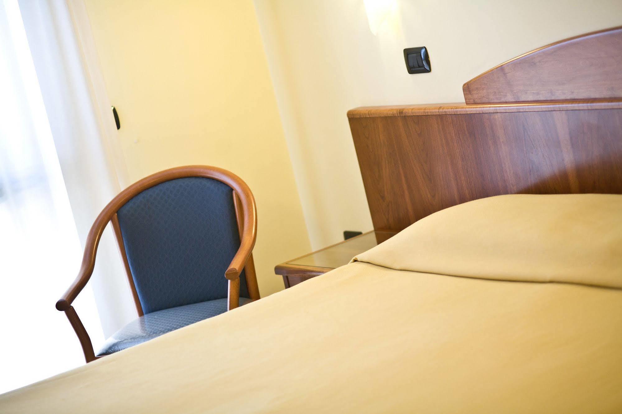Lo Scacciapensieri Hotel & Restaurant Monteroni di Lecce Dış mekan fotoğraf
