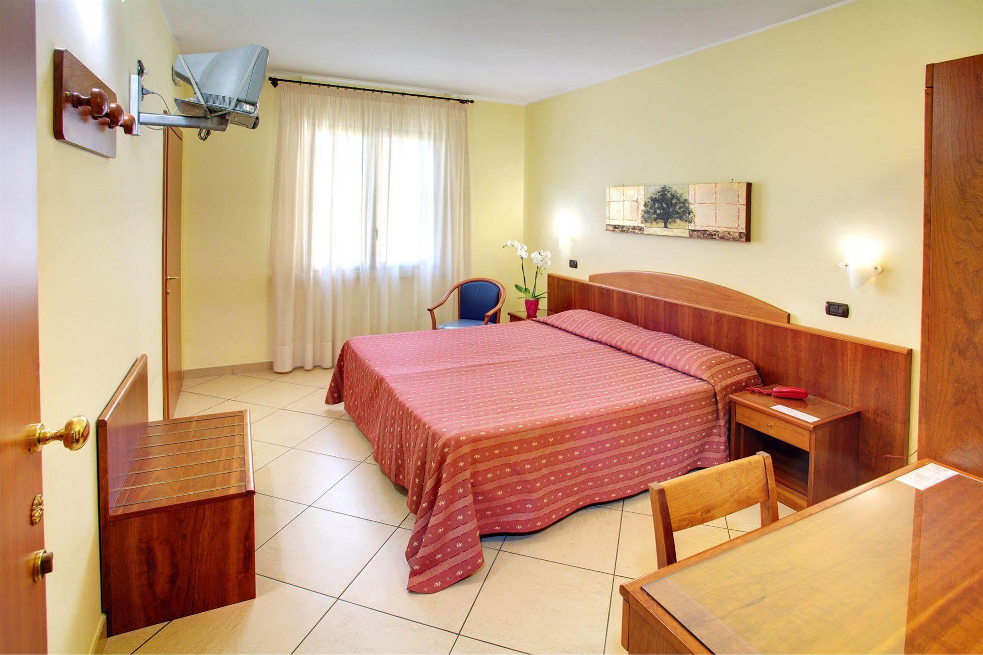 Lo Scacciapensieri Hotel & Restaurant Monteroni di Lecce Dış mekan fotoğraf