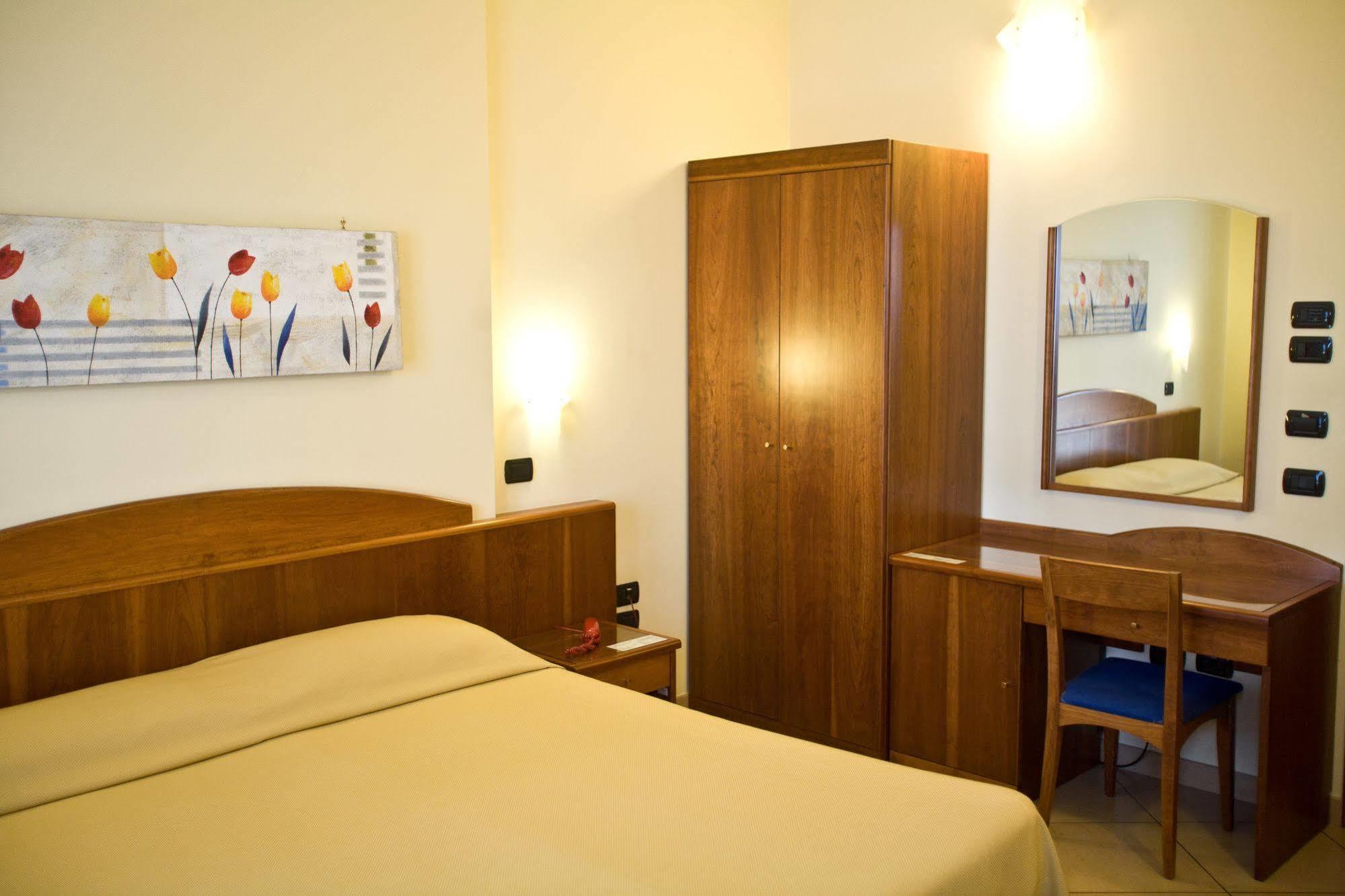 Lo Scacciapensieri Hotel & Restaurant Monteroni di Lecce Dış mekan fotoğraf