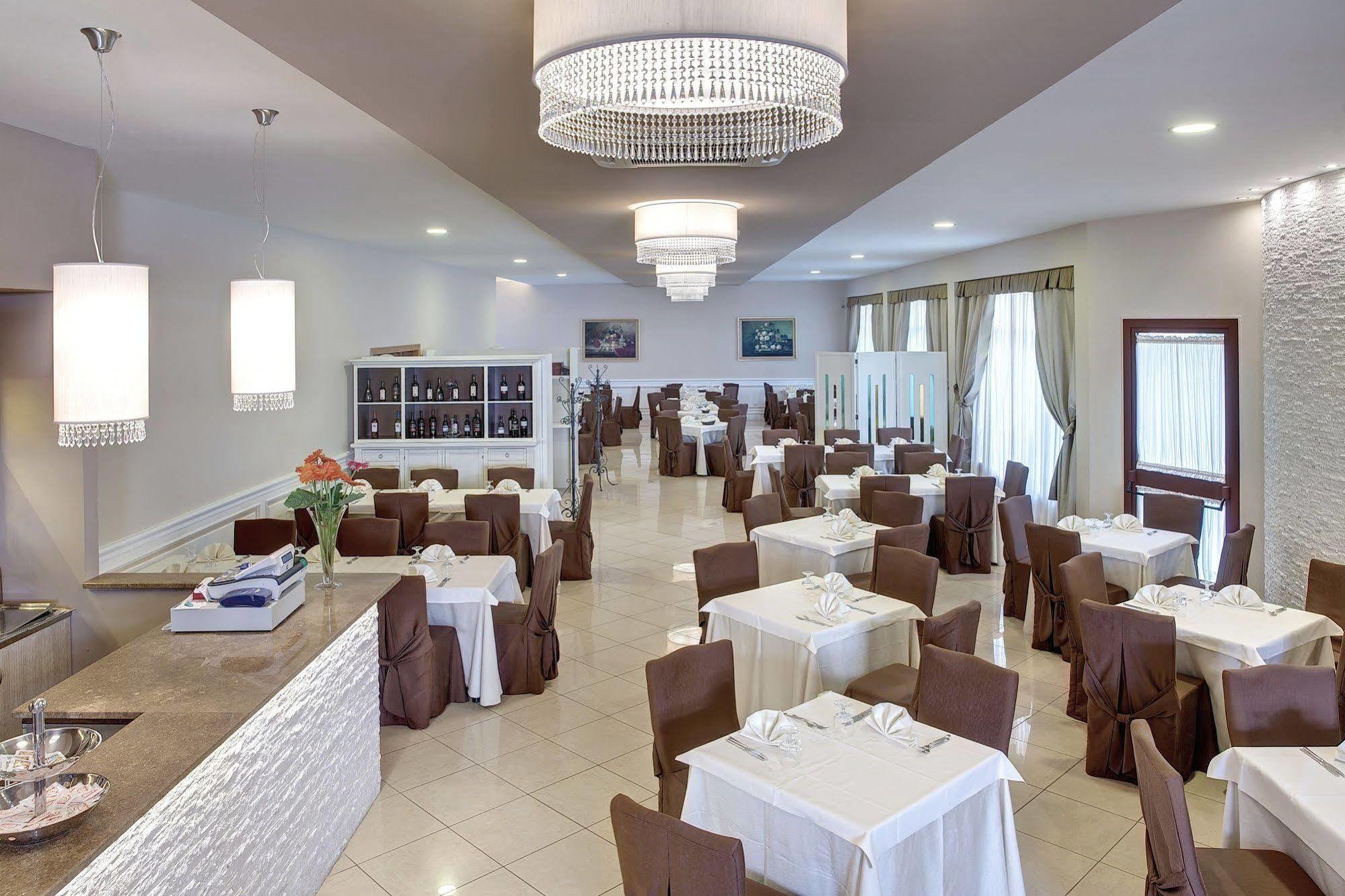 Lo Scacciapensieri Hotel & Restaurant Monteroni di Lecce Dış mekan fotoğraf