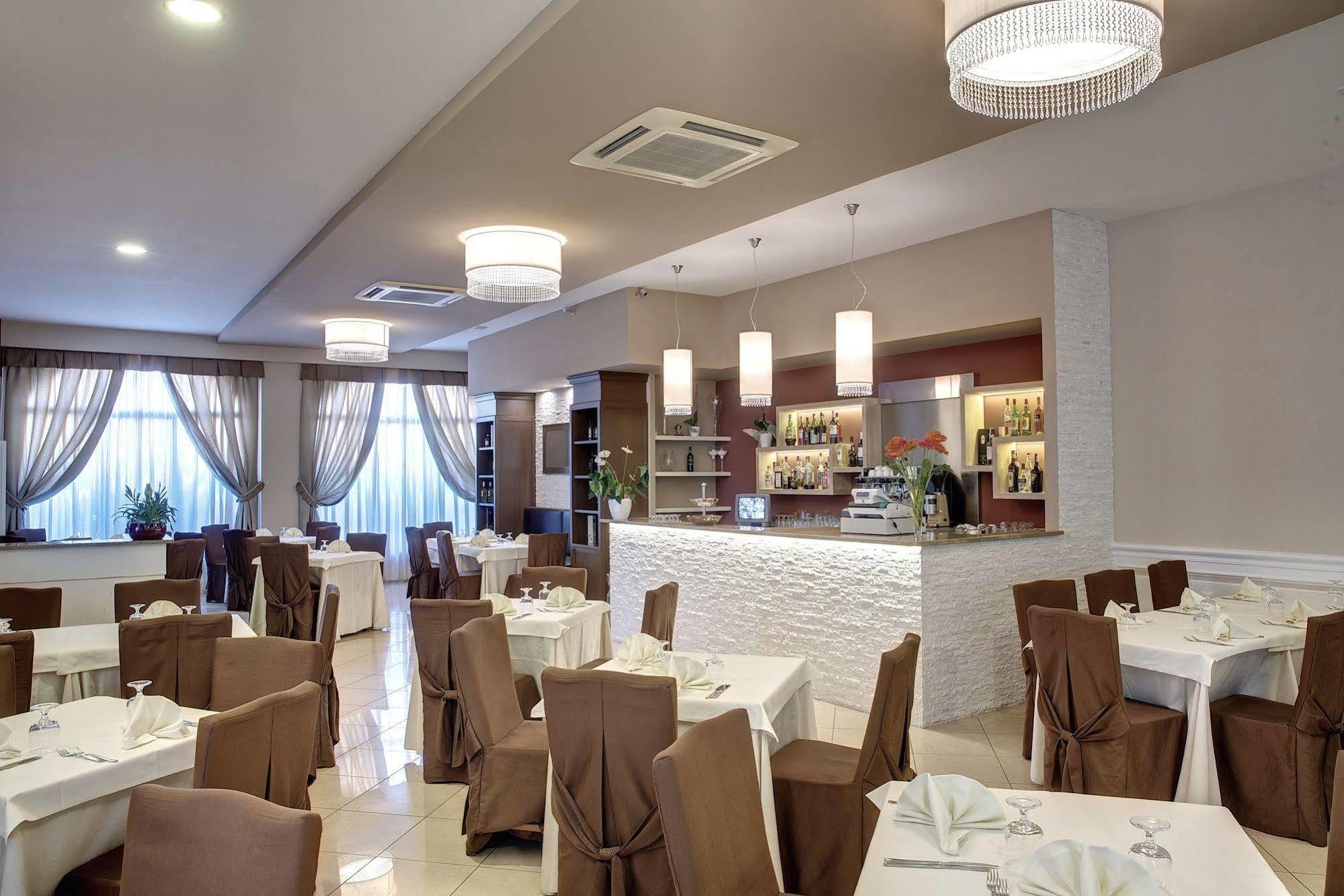 Lo Scacciapensieri Hotel & Restaurant Monteroni di Lecce Dış mekan fotoğraf
