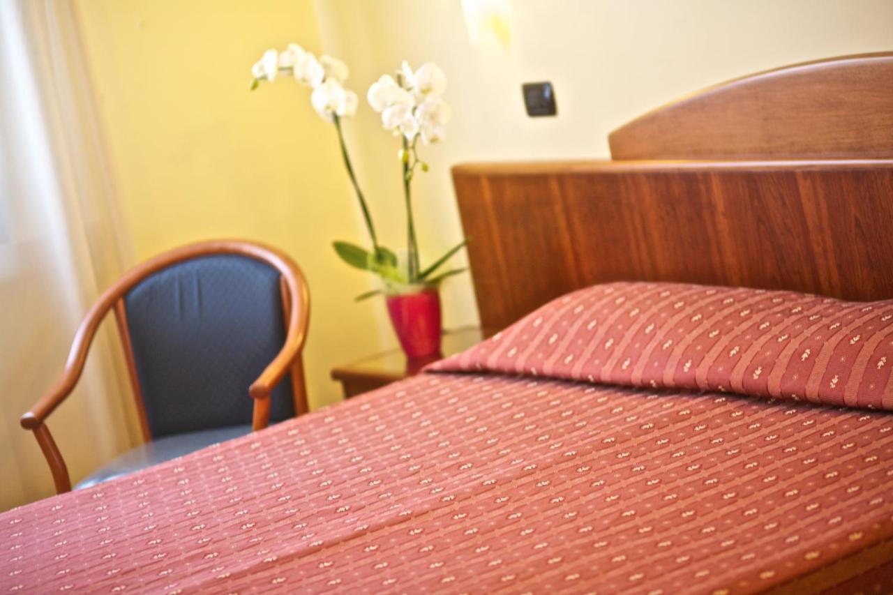 Lo Scacciapensieri Hotel & Restaurant Monteroni di Lecce Dış mekan fotoğraf