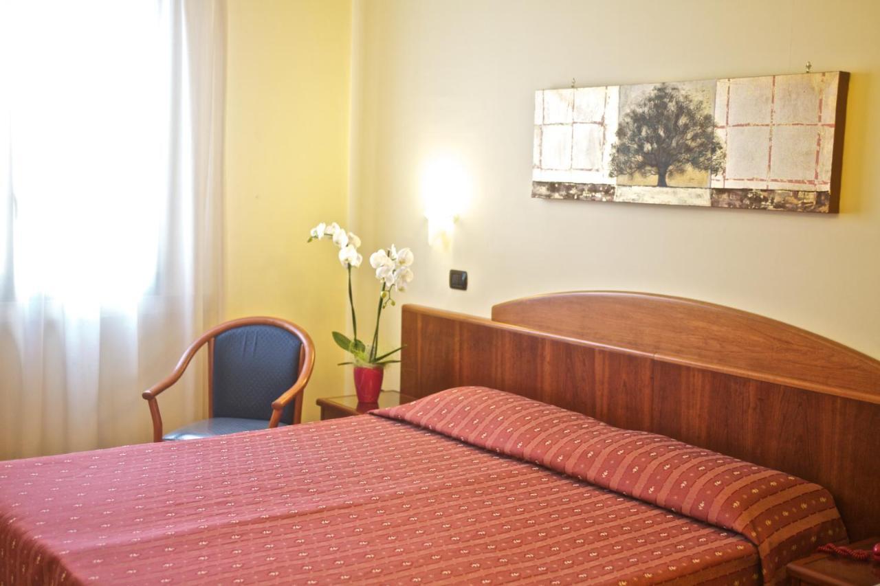 Lo Scacciapensieri Hotel & Restaurant Monteroni di Lecce Oda fotoğraf